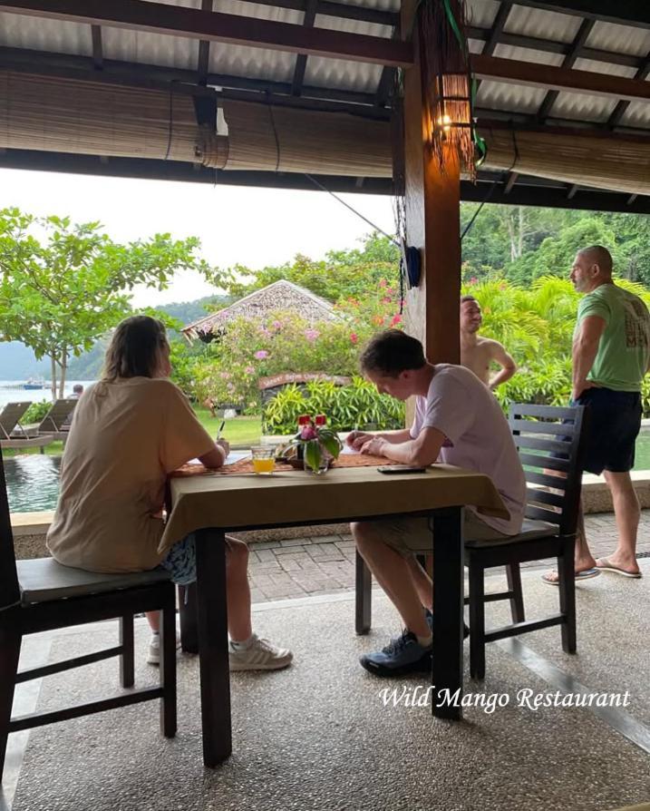 Cocotinos Lembeh A Boutique Dive Lodge Bitung Exteriör bild