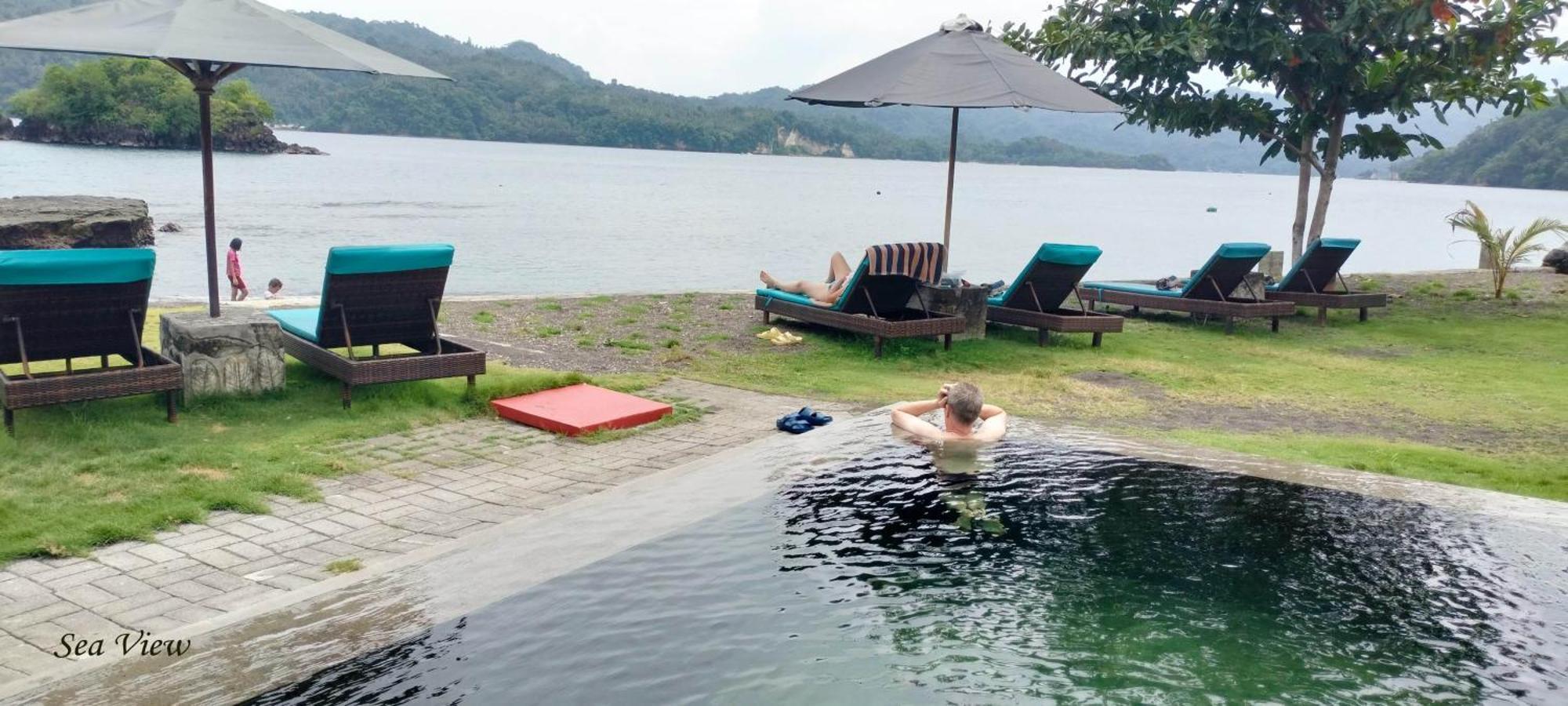 Cocotinos Lembeh A Boutique Dive Lodge Bitung Exteriör bild